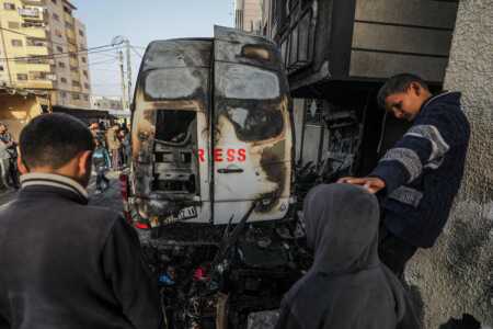 Periodista palestino Khaled al-Madhoun muere en ataque del ejército israelí en Gaza Periodista