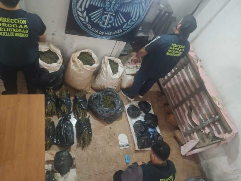 Posadas: incautaron casi 60 kilos de marihuana en un inquilinato 2 Posadas