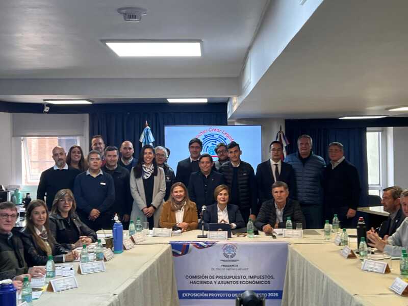 Kluka presentó el presupuesto 2026 de Energía de Misiones con foco en inversión, sustentabilidad y digitalización 4 Virginia Kluka1 - 3