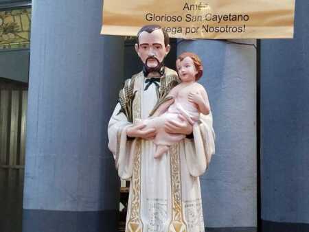 Multitudinaria celebración por San Cayetano: fe, pedidos y reclamos en todo el país San Cayetano