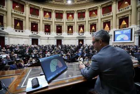 Diputados: la oposición avanza con el proyecto que limita los DNU diputados DNU