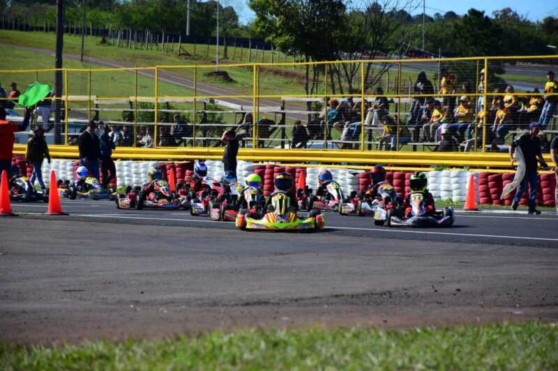 El karting volvió a Posadas con finales atrapantes y nuevos ganadores 5 WhatsApp Image 2025 08 11 at 11.50.14 2 - 4