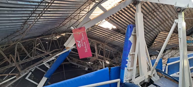 Impactante postal: Se derrumbó el techo del estadio de Regatas Corrientes durante remodelaciones 5 WhatsApp Image 2025 08 14 at 11.19.04 1 - 4