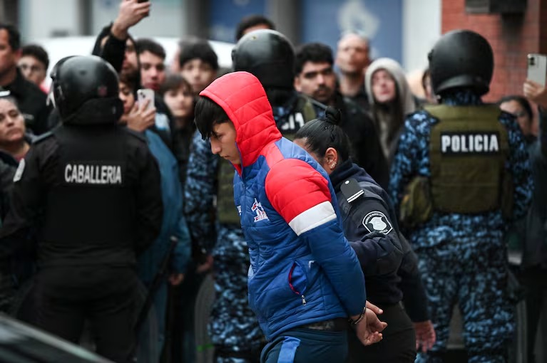 Liberaron a los 104 hinchas de la U de Chile detenidos por los incidentes en Avellaneda 2 WhatsApp Image 2025 08 22 at 08.01.32 2 - 1
