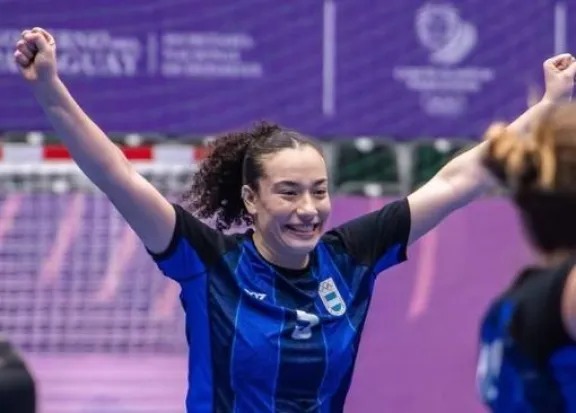 La misionera Mara López, de 18 años, jugará en el Club Balonmano Elche de España en la temporada 2026/2027. La lateral izquierda llega desde Ferrocarril Oeste tras clasificar al Mundial Sub 20 y ser subcampeona panamericana.