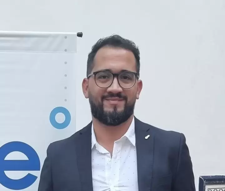 Aunque la economía aprieta, la sociedad banca las reformas: fuerte apoyo a la laboral y a la baja de imputabilidad 5 “Hay una desconexión absoluta entre representados y representantes”, advirtió Claudio Montiel, director de Zentrix Consultora, al analizar la imagen de los sindicatos en Radio Up.