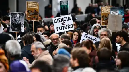 Orgullo argentino: el Hospital Garrahan y el CONICET mantienen respaldo masivo La encuesta se da en un momento clave: el Congreso analiza una ley de emergencia vinculada a la salud pública, mientras continúan las declaraciones y movilizaciones de médicos y científicos. X: @Solanopo.