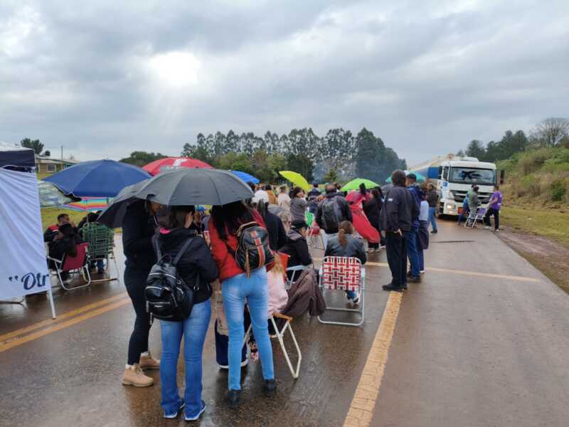 Docentes en Lucha cortaron la Ruta Nacional 14 en San Vicente y UDNAM convocó a paro por 48 horas 4 docentes 2 - 3