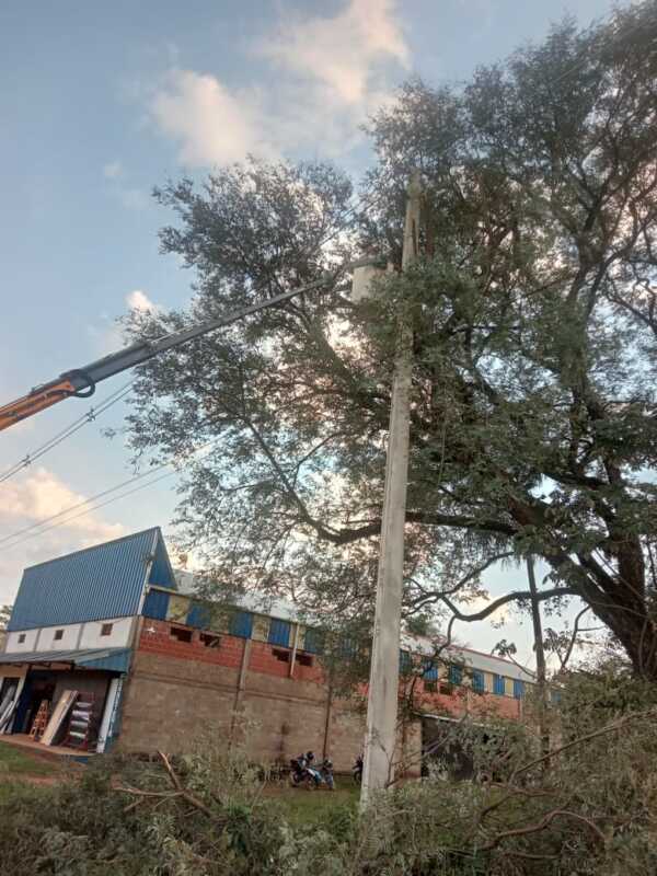 Energía de Misiones realizó mantenimiento de líneas en cuatro barrios de Candelaria 2 Tareas realizadas por Energía de Misiones.