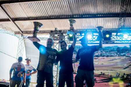 Récord de inscriptos y fiesta del enduro clásico en Alem: Nicolás Kútulas ganó el Desafío Misiones enduro Alem 1 - 2