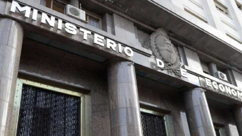 Economía busca renovar $16,2 billones en una licitación clave y captar más dólares para afrontar vencimientos de deuda economía