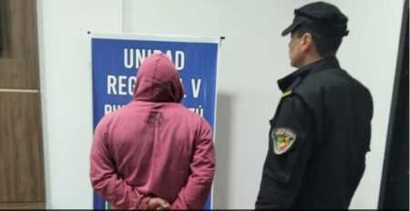 Detienen a delincuente que apuñaló a una taxista en Iguazú poli - 2