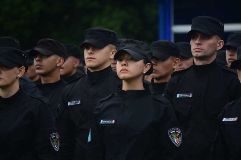 358 nuevos agentes policiales se suman a reforzar la seguridad en Misiones 2 Con fuerte presencia femenina, la nueva promoción policial reafirma el compromiso con la equidad de género.