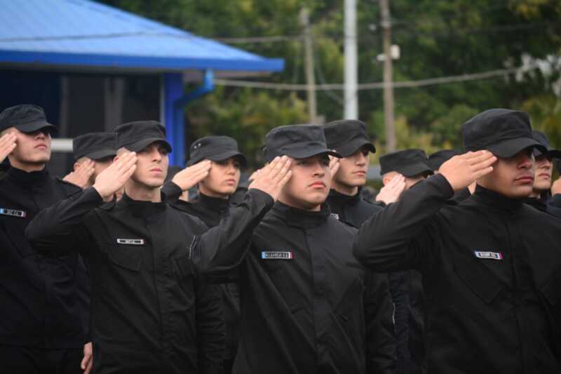 358 nuevos agentes policiales se suman a reforzar la seguridad en Misiones 3 Con presencia en los 79 municipios, los nuevos efectivos fortalecen el patrullaje preventivo en toda la provincia.