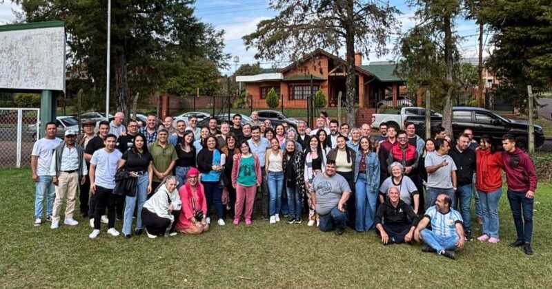 Waidelich marcó diferencias con el Partido Libertario nacional y apoyó a LLA 1 Arjol reunió a su "tropa" en Capioví y De Arrechea anticipó apoyo a la lista de La Libertad Avanza
