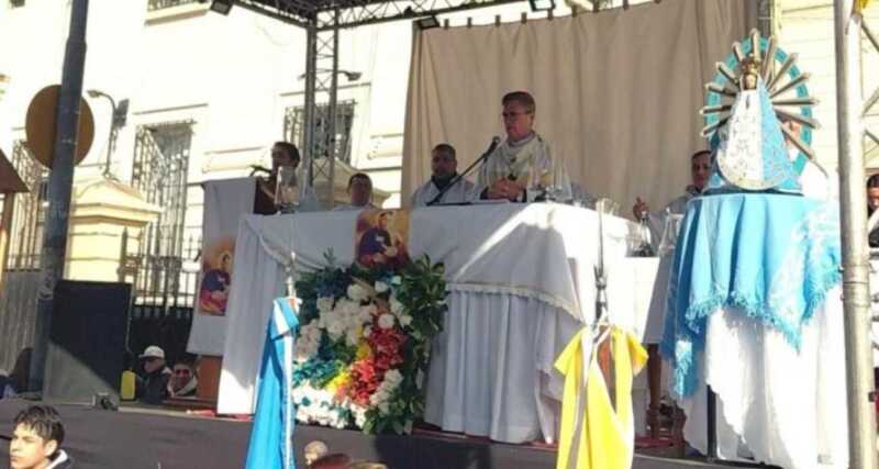 “Con San Cayetano, todos hermanos”: García Cuerva llamó a hacer de la Argentina una casa de encuentro y trabajo 4 san cayetano 1 - 3
