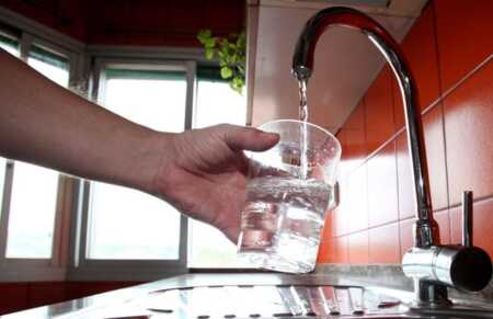 La titular del EPRAC admitió que habrá nuevos aumentos de agua hasta fin de año EPRAC agua - defensoría posadas