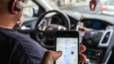 Conductores de plataformas de transporte en Posadas reclamaron una revisión urgente de tarifas y comisiones, al advertir que los ingresos ya no cubren los costos operativos.