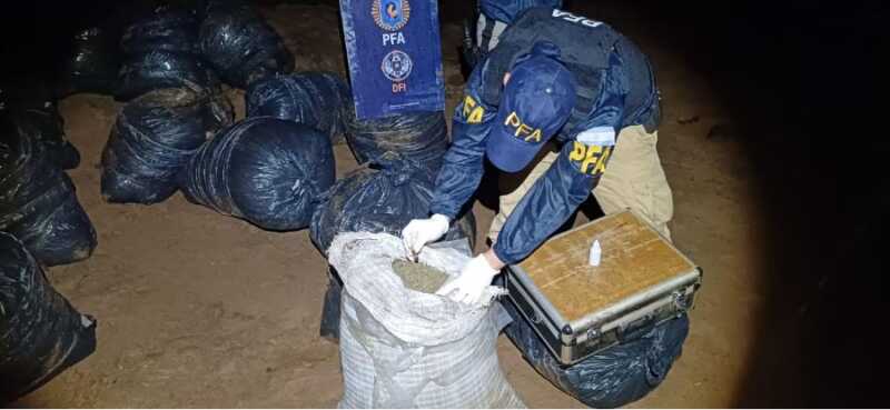 Incautan 855 kilos de marihuana en Eldorado 3 112 - 2