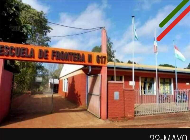 Conmoción y bronca contra maestro que fotografiaba a menores en la Escuela 617 de El Soberbio 1 Padres de El Soberbio denuncian abuso de un docente y claman justicia