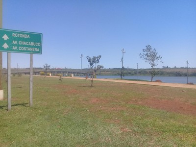 Posadas: Se descompensó y terminó despistando su auto en la Costanera Oeste 3 - 2