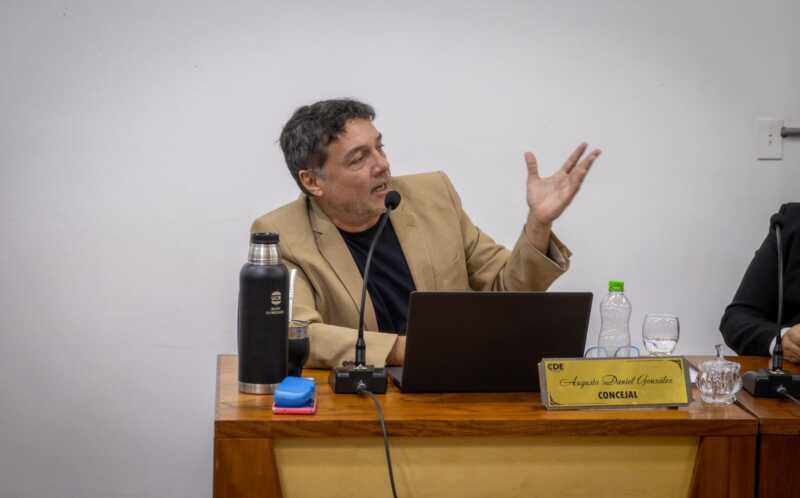 Eldorado prepara regulación para Uber y Didi: en días su uso sería legal en la ciudad 2 Concejal de Eldorado, Daniel González, es el creador del proyecto