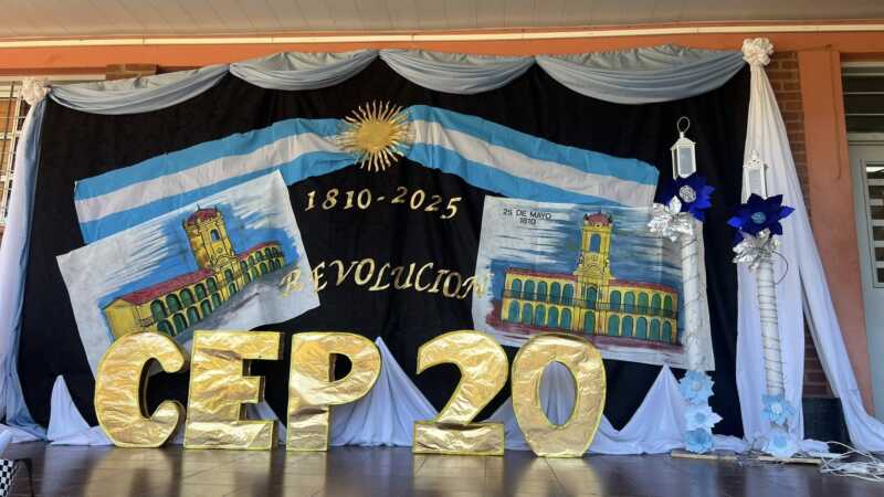 Docentes del CEP 20 cuestionan a concejal posadeño por reconocer a ex directora denunciada 2 Docentes se oponen a premio a directora con denuncias