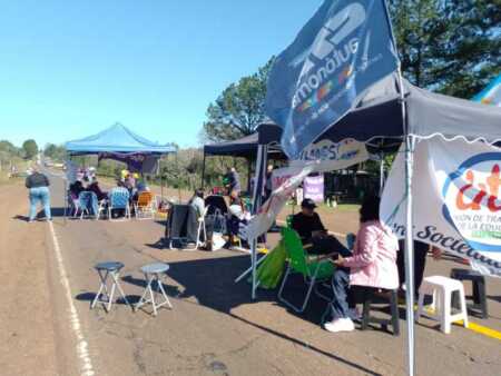 Docentes autoconvocados realizaron un corte total y obligaron a desviar la circulación vehicular. Imagen ilustrativa.
