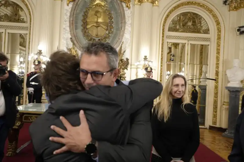 Catalán y Milei en la toma de juramento del Ministro del Interior