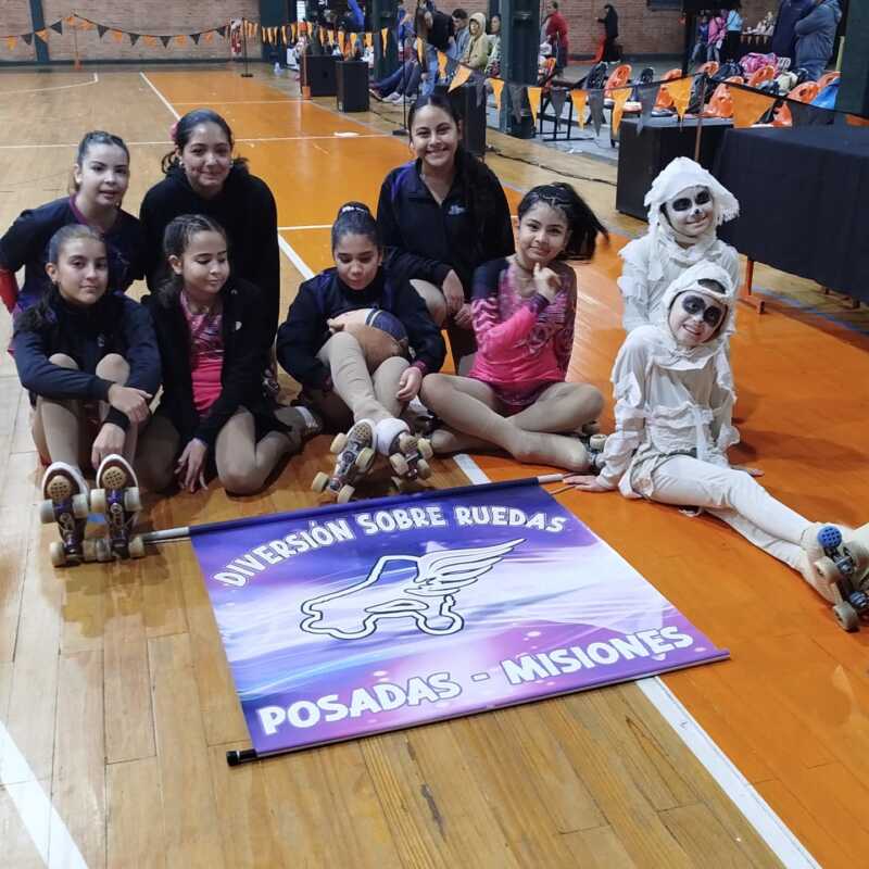 Juntan fondos para que patinadoras de Posadas viajen al Sudamericano de Mendoza 6 Diversion sobre ruedas 2 1 - 5