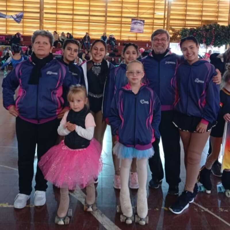 Juntan fondos para que patinadoras de Posadas viajen al Sudamericano de Mendoza 2 Diversion sobre ruedas 3 1 - 1
