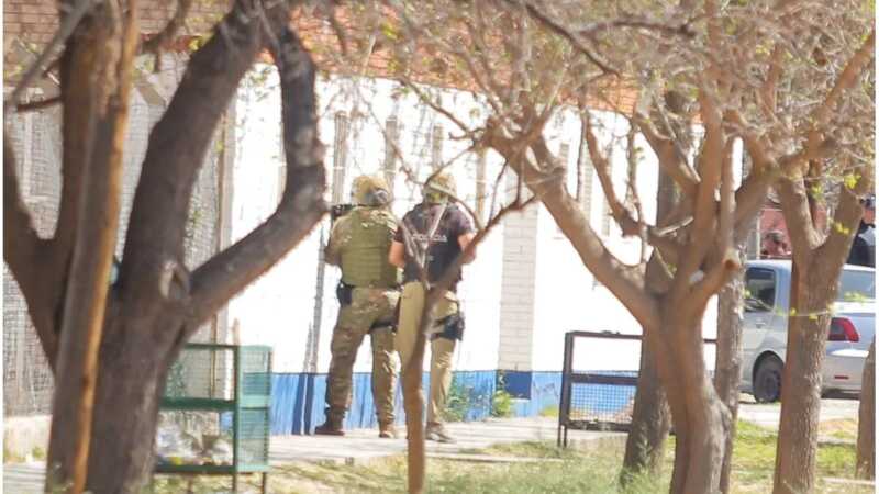 Alarma en Mendoza: adolescente ingresó armada a una escuela y disparó al aire