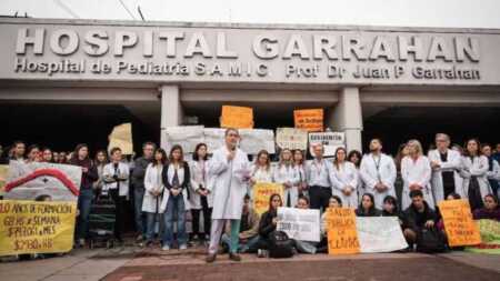 El Gobierno anunció aumentos salariales para médicos y administrativos del Garrahan Diputados garrahan