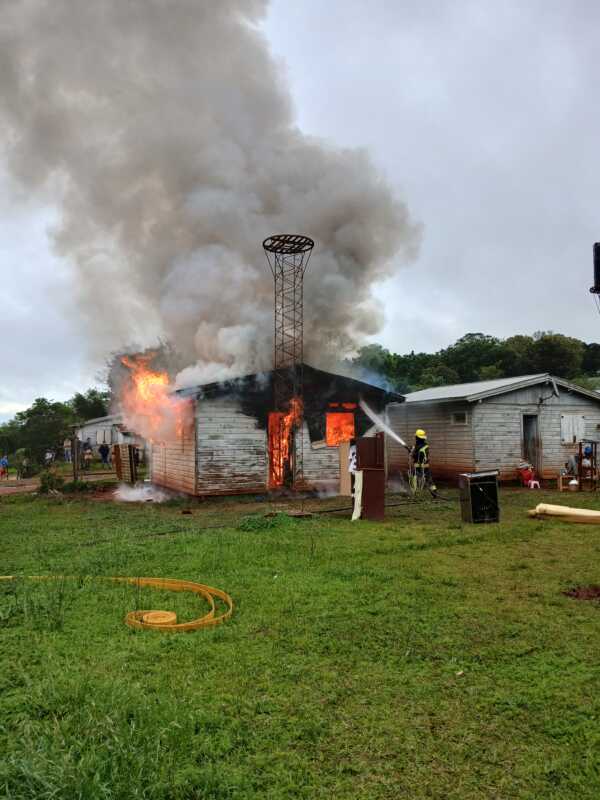 Prófugo y peligroso: hombre buscado por incendio y amenazas en Misiones