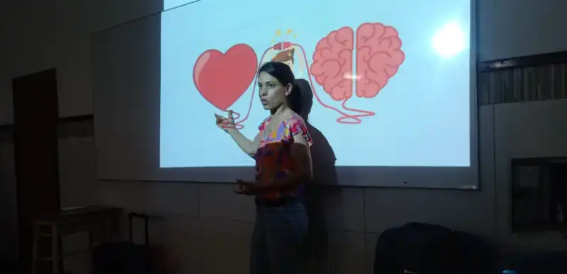 Prevención y educación: Isabel Zilvetti recomienda diálogo, acompañamiento familiar y pensamiento crítico frente a la publicidad de apuestas.