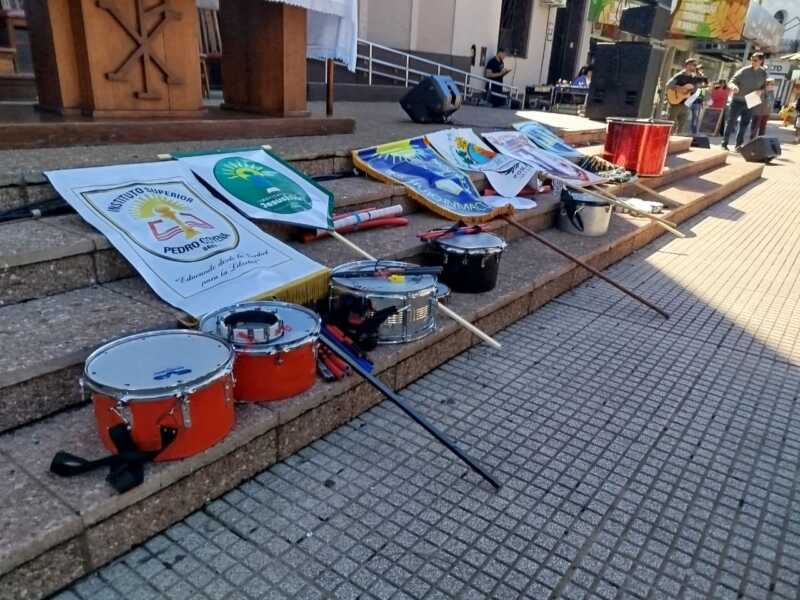 Jovenes colmaron la catedral de Posadas en una misa estudiantil que pidió por la paz 7 Misa estudiantil Posadas 2 - 6