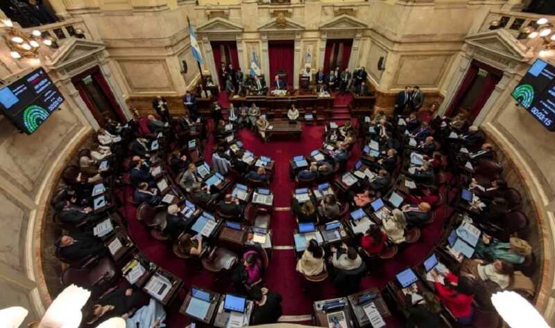 El proyecto de Inocencia Fiscal avanza en el Senado con apoyo de bloques aliados, mientras crecen los cuestionamientos por el relajamiento de los controles tributarios.