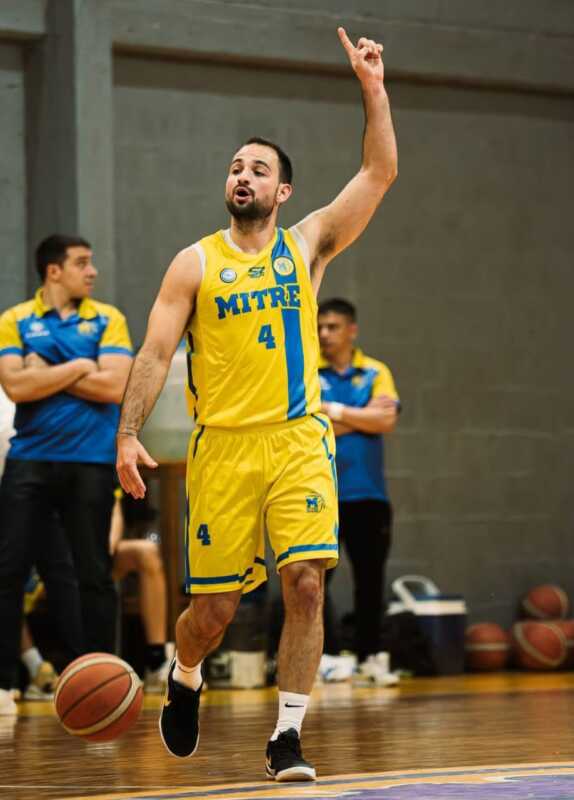 Stefano Pierotti: “Mi viejo es el que más me impulsa en los momentos difíciles” 5 Stefano Pierotti habló de su lesión en Italia, el nivel del básquet europeo y el rol fundamental de su familia en su carrera deportiva.
