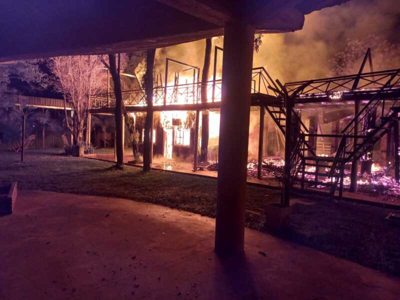 Mojón Grande: un voraz incendio destruyó por completo un complejo turístico 5 WhatsApp Image 2025 09 11 at 07.36.42 - 4