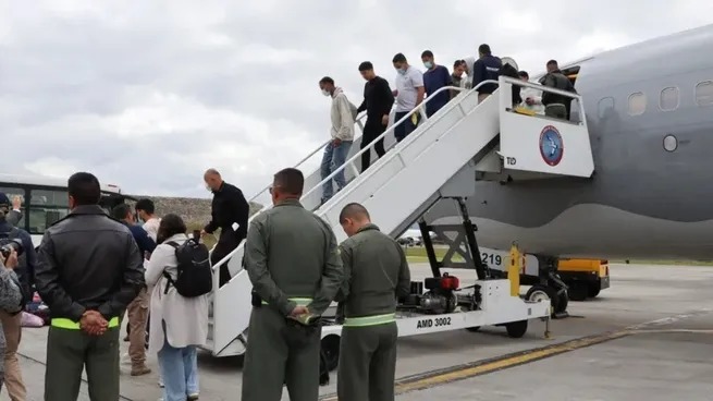 Llegaron al país los primeros 10 deportados por el gobierno de Donald Trump deportados