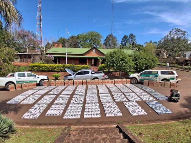 Gendarmería secuestró casi 20 mil paquetes de cigarrillos en Aristóbulo del Valle Gendarmería secuestró cigarrillos