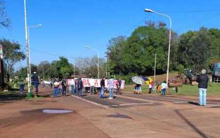 docentes del MPL mantienen corte total en la Ruta 12