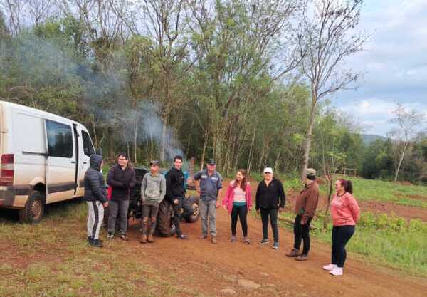 El campamento del MAM busca visibilizar la tala indiscriminada de madera nativa.