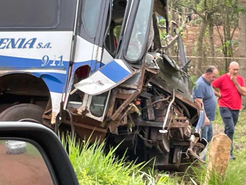 Una hospitalizada tras despiste de colectivo en Garuhapé Garuhapé