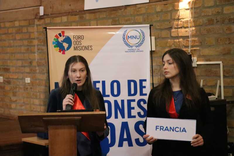 Jóvenes de Alem debatieron sobre pedofilia y trata infantil en el Modelo de Naciones Unidas 7 alem naciones unidas 6 - 6