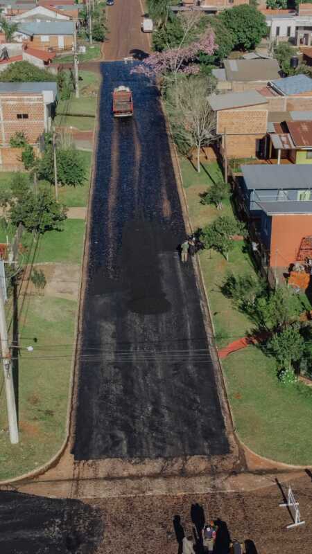 Alem: Mayor conectividad con la finalizaron de seis cuadras de asfalto en el Barrio Janssen 2 asfalto alem2 - 1