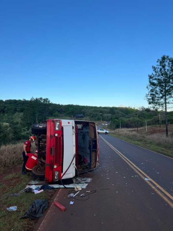 Campo Ramón: Grave despiste de un colectivo dejó varios heridos colectivo
