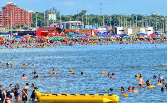 De turistas a futuros vecinos: crece el interés por vivir en Encarnación 4 encarnacion playita - 3