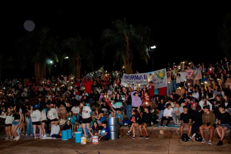 Alem presentó su Estudiantina 2025: cuatro días de colores y alegría juvenil 1 estudiantina alem