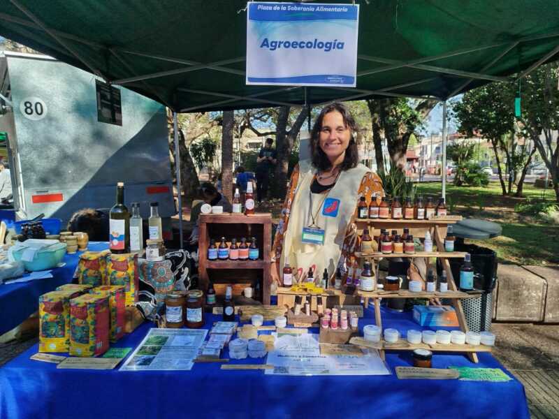 Miel orgánica y velas de cera de abeja, protagonistas de la feria de productores en Posadas 9 feria soberania alimentaria 7 - 8